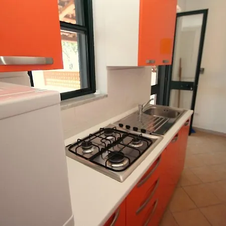 Agnone Sleeps 3 Air Con Wifi *